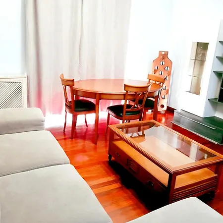 With 3 Bedrooms In With Enclosed Garden And Wifi شقة