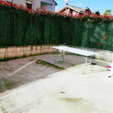With 3 Bedrooms In With Enclosed Garden And Wifi شقة