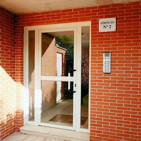 شقة With 3 Bedrooms In With Enclosed Garden And Wifi *